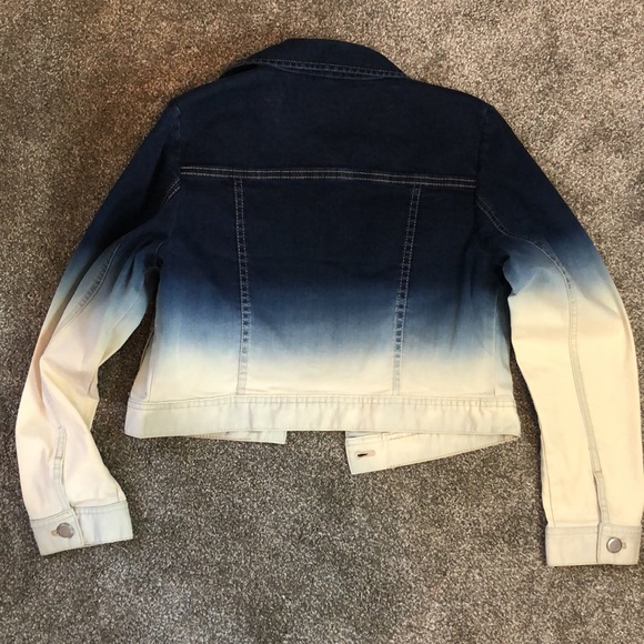 Platinum Chico’s. Short waist denim jacket. SZ 0. 98% Cotton 2% Spandex - Picture 2 of 4